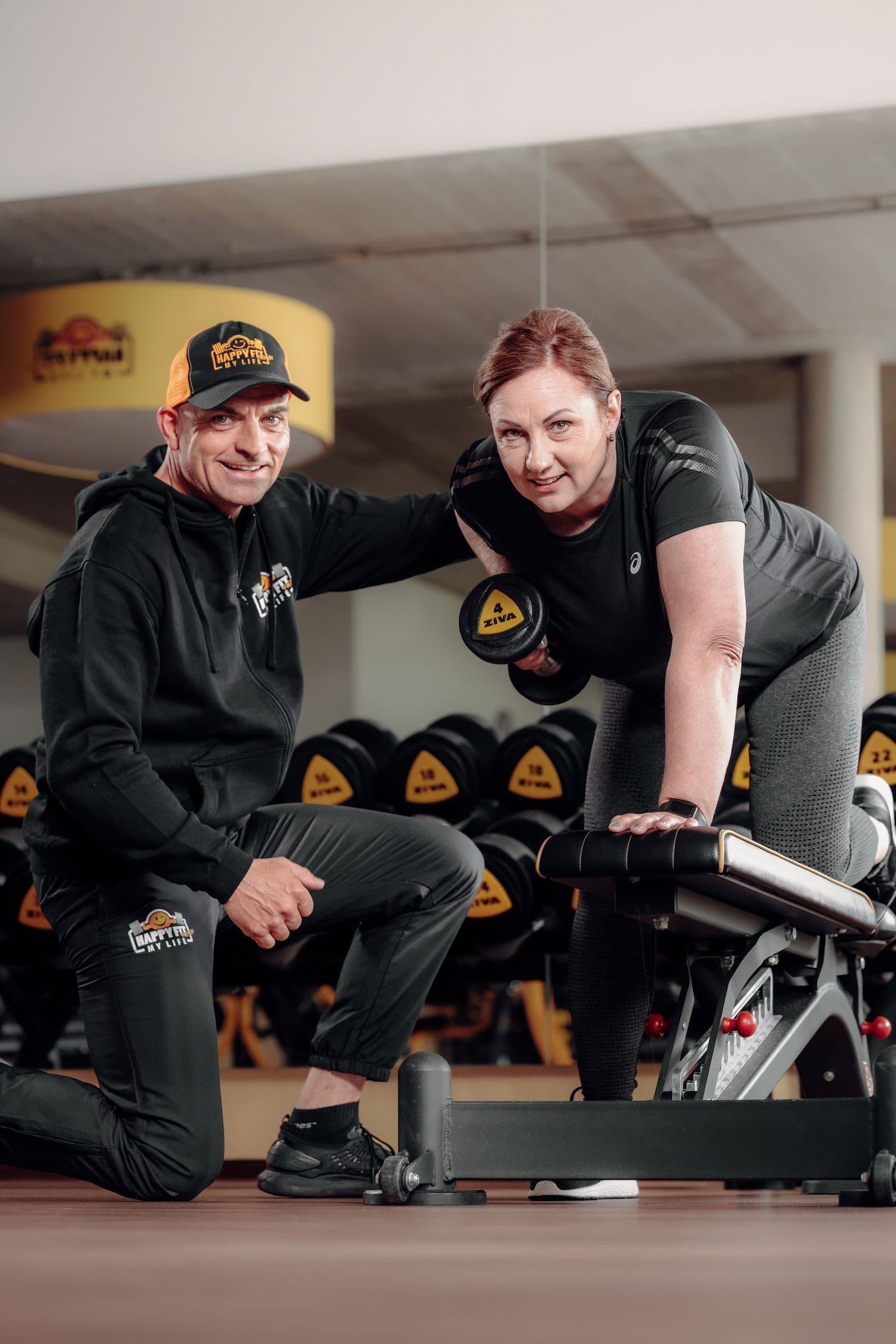 Happy Fit CEO Sven Decker hilft beim Training