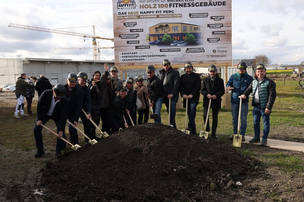 Spatenstich Perg für erstes Holz100-Fitnessgebäude 