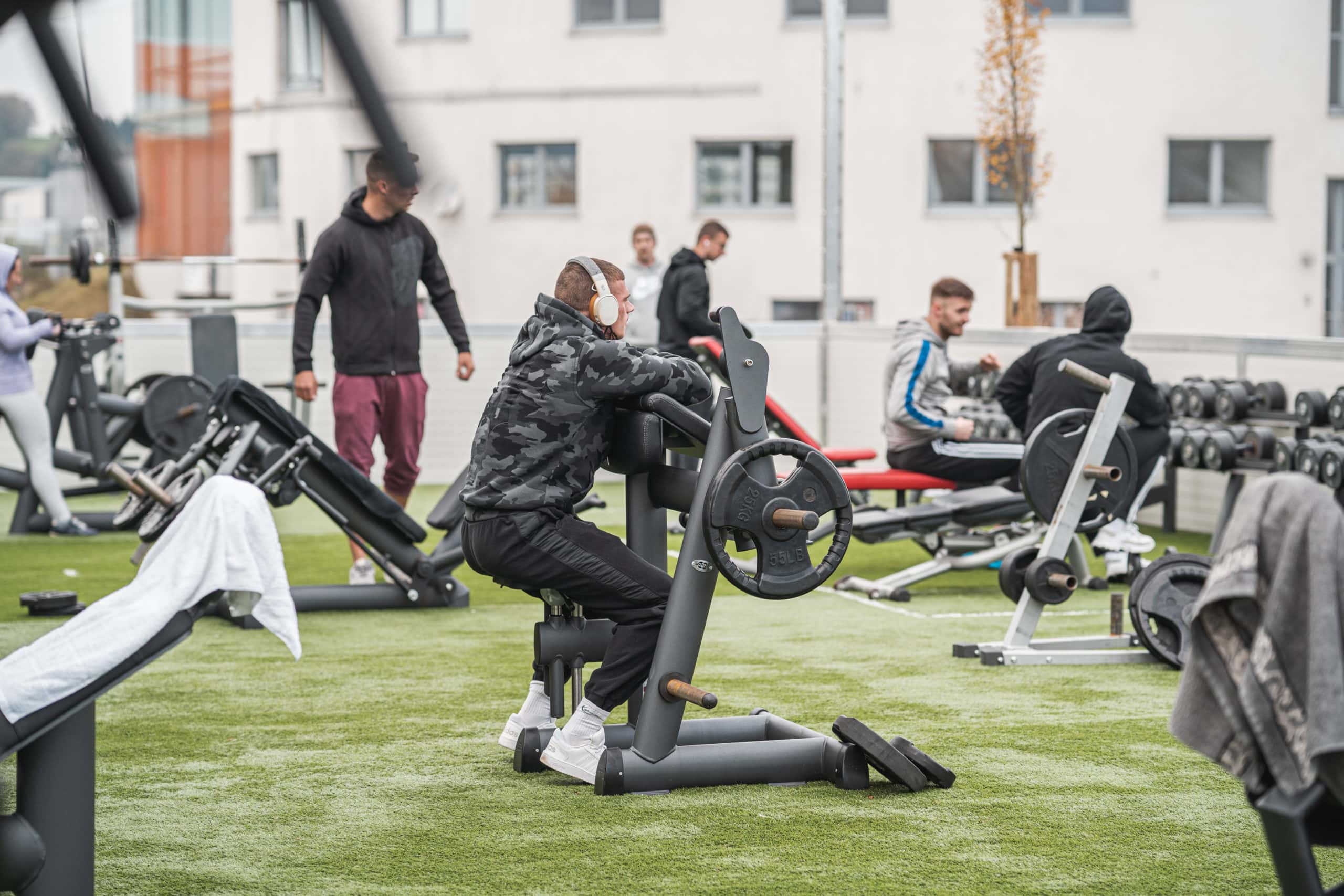 Auf knapp 400 Quadratmeter kann man im Outdoor-Fitnessbereich in Steyr unter freiem Himmel trainieren.